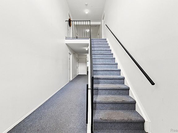 5th image of 1116 Hillcrest Dr