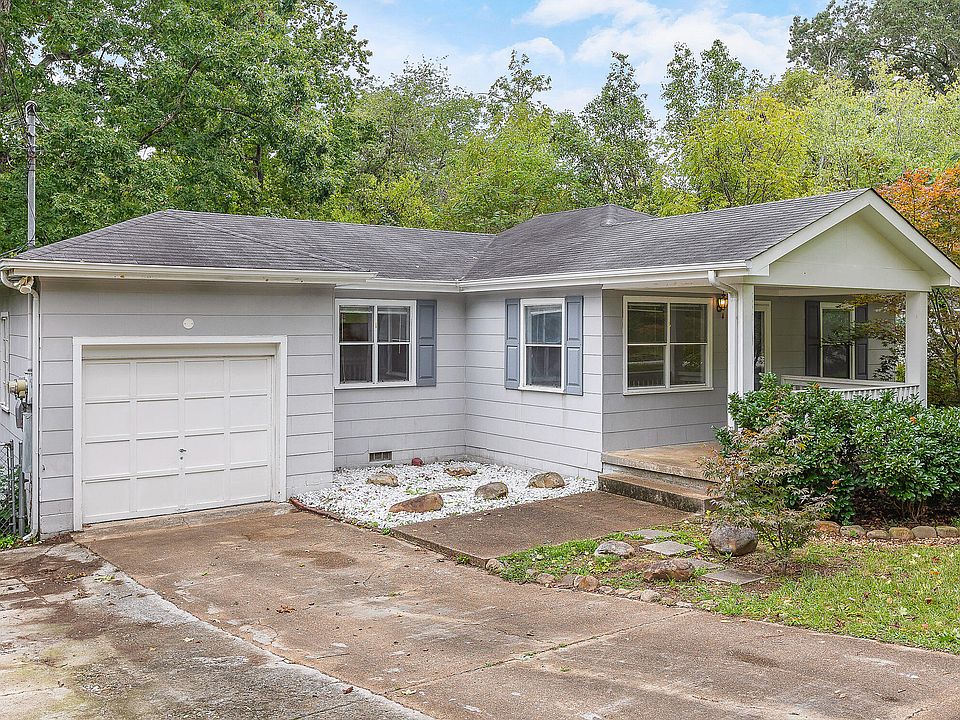 1st image of 3860 Fairfax Dr
