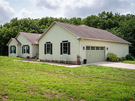 3rd image of 34664 Spring Valley Rd
