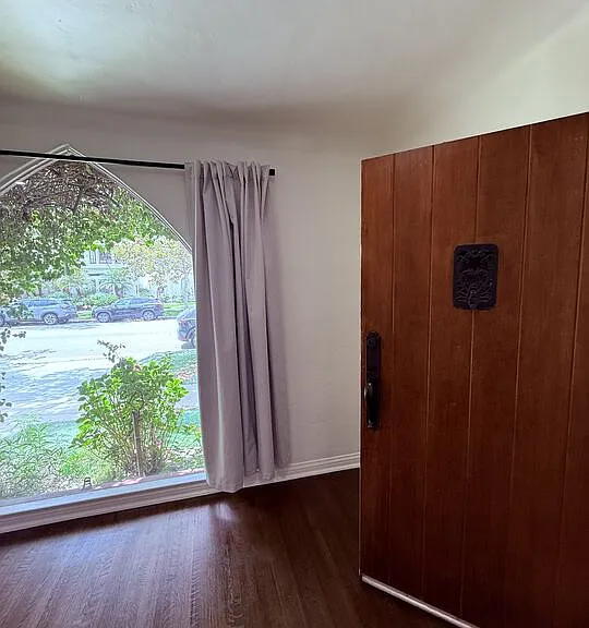 1032 S Crescent Heights Blvd — Photo 3