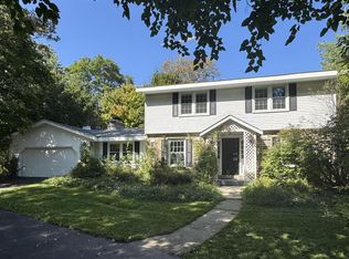 S44W34008 Deer Park Dr, Dousman, WI 53118