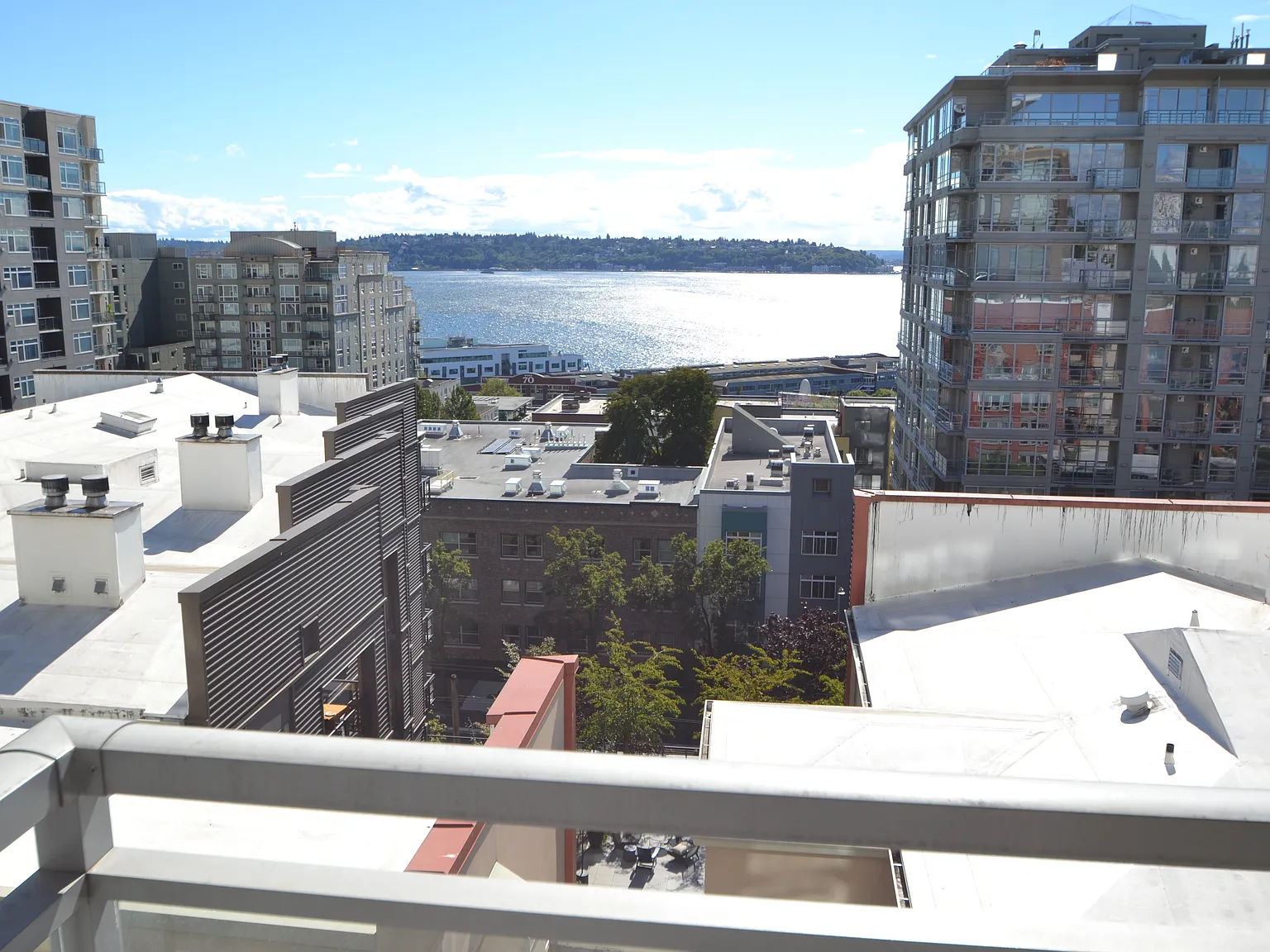 1 bed, 603 sqft, $2,322 — Photo 3