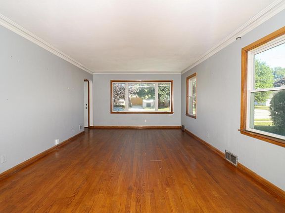 3rd image of 3216 22nd AVENUE