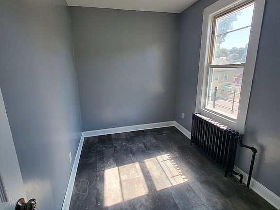 3rd image of 132 Oliver Ave #3R