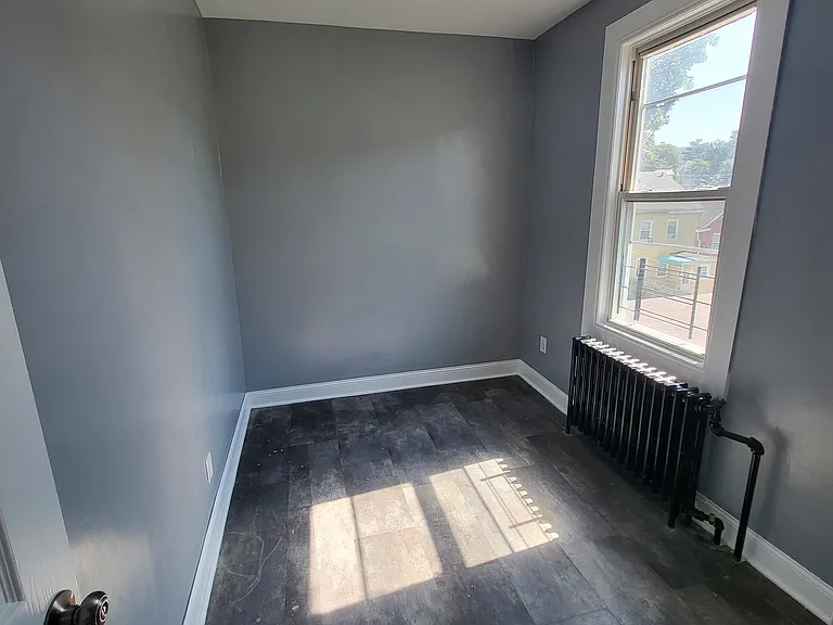 132 Oliver Ave #3R — Photo 3