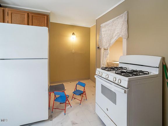 5th image of 124 Mountainview Avenue