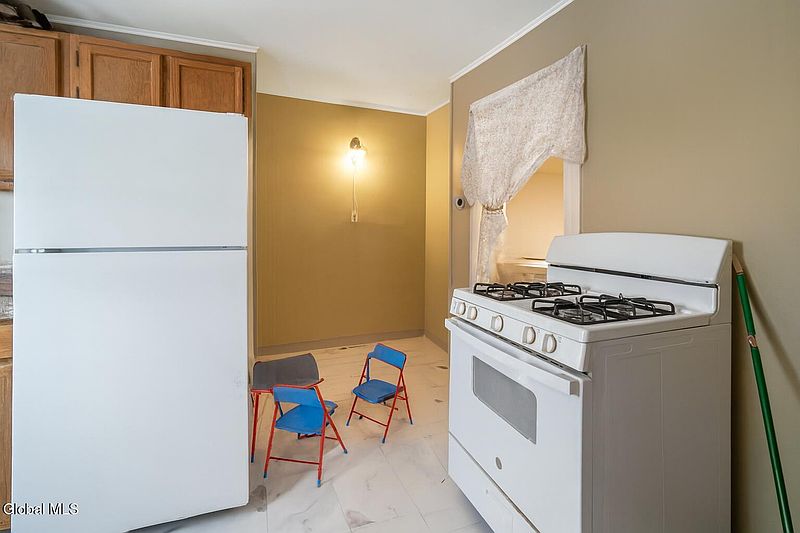 5th image of 124 Mountainview Avenue