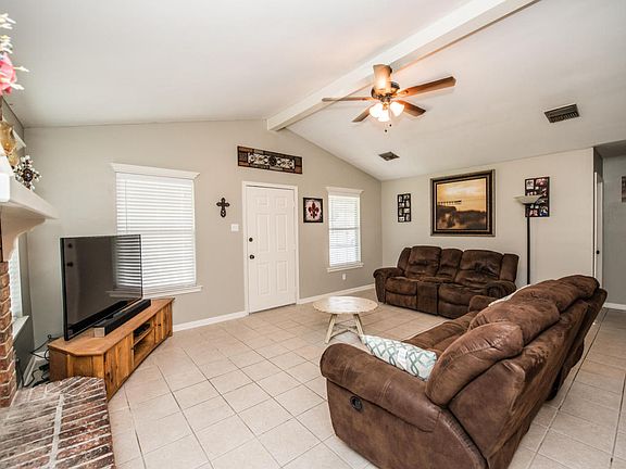 3rd image of 307 Caledonia Dr