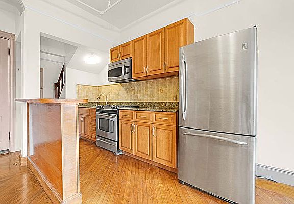 3rd image of 139 W 122nd St #3R