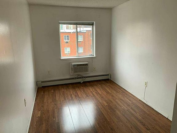 3rd image of 1 E 117th St