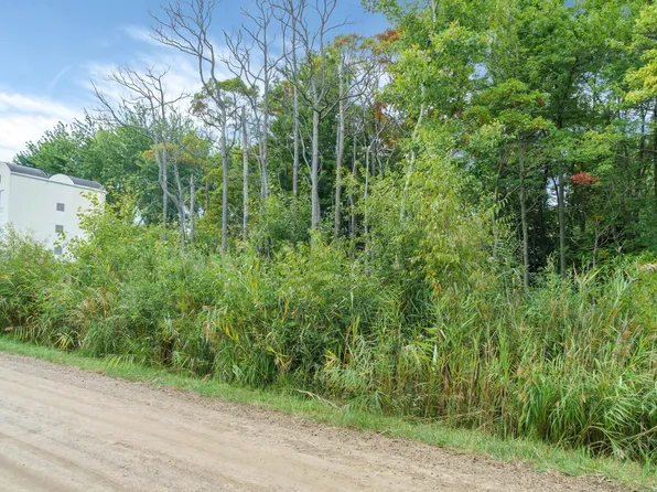 7257 Miami St, South Haven, MI 49090