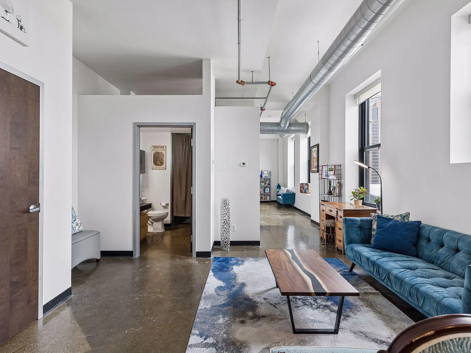 2 bed, 1.0 bath, 1030 sqft, $1,995 — Photo 3