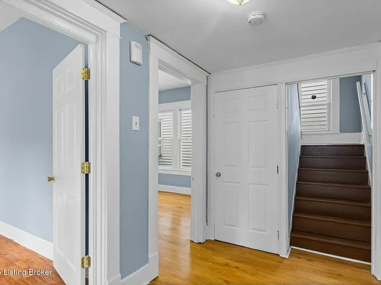 2220 W Oak St — Photo 3