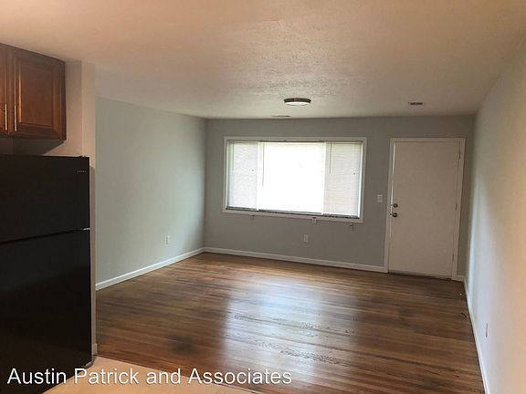 4th image of 108 S Woodland Dr #1
