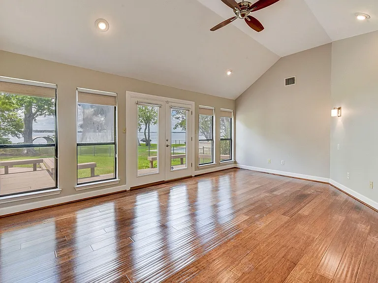 10045 Valley Dr S — Photo 23
