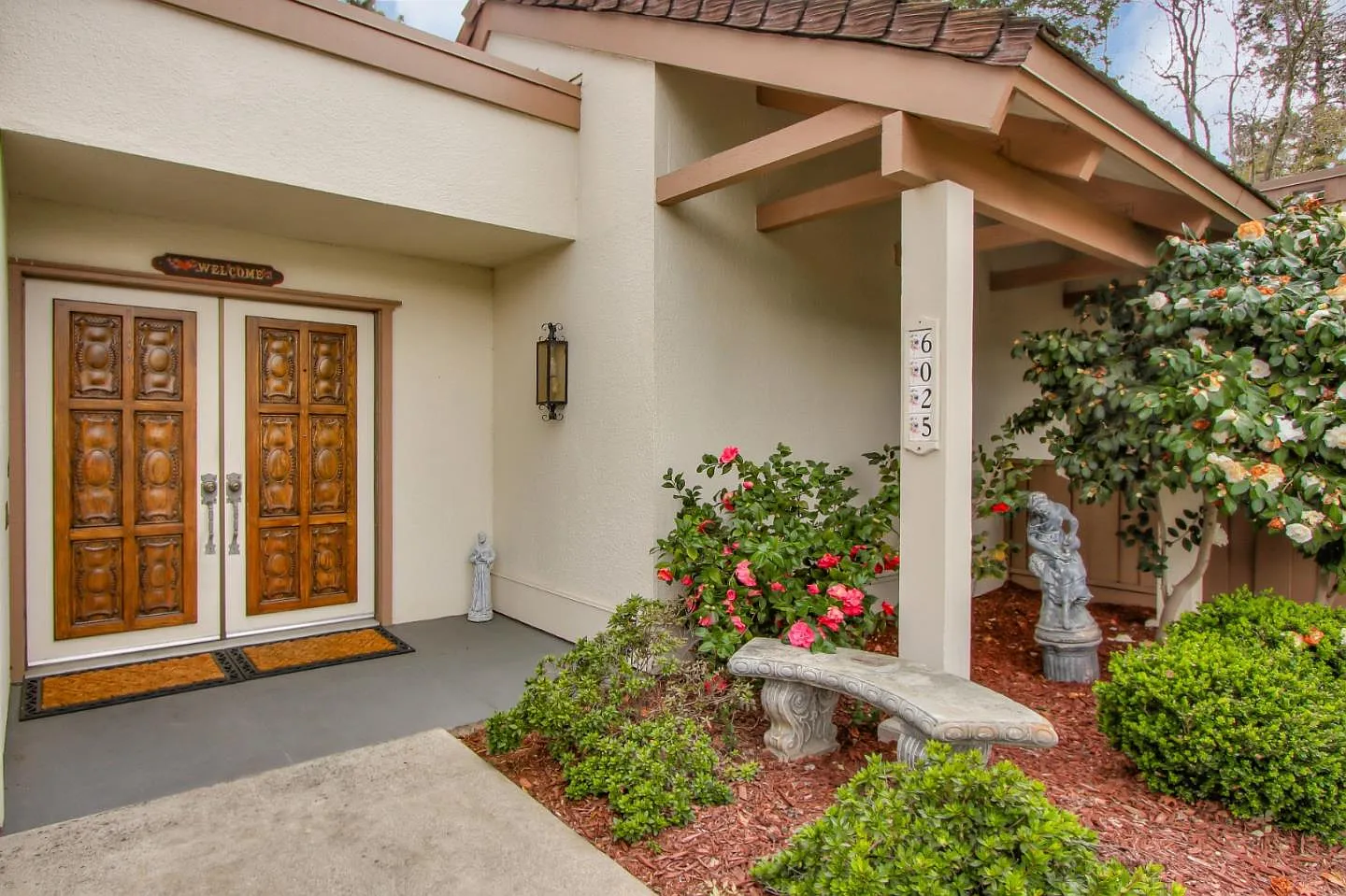 6025 Montgomery Cor photo 1