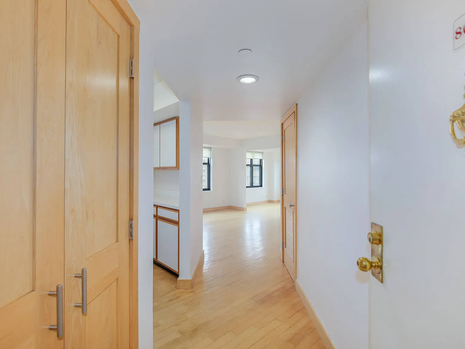 2 bed, 999 sqft, $3,999 — Photo 2