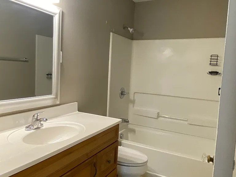 1821 Summit Dr — Photo 3