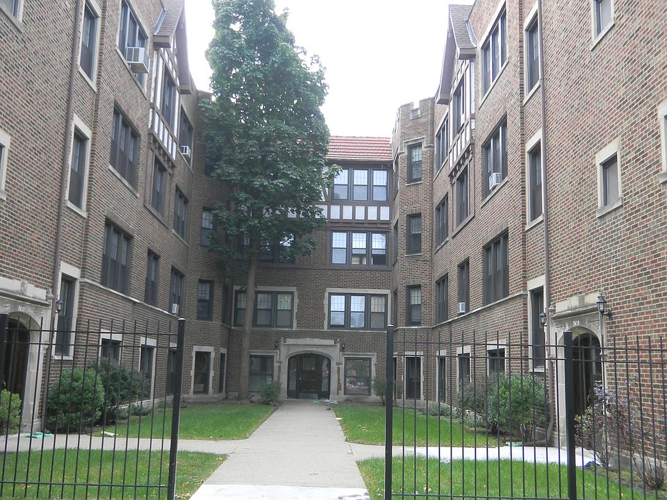 Quiet, Clean Courtyard Build