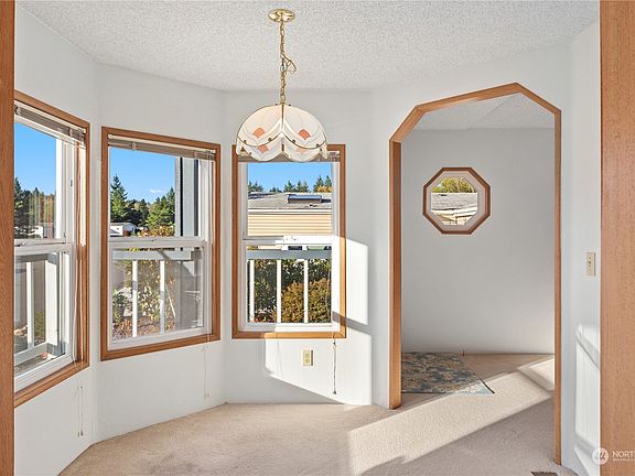 5th image of 9486 Silver Creek Lane NW