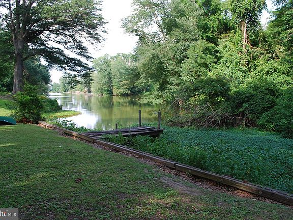 3rd image of 84 Lake Shore Dr
