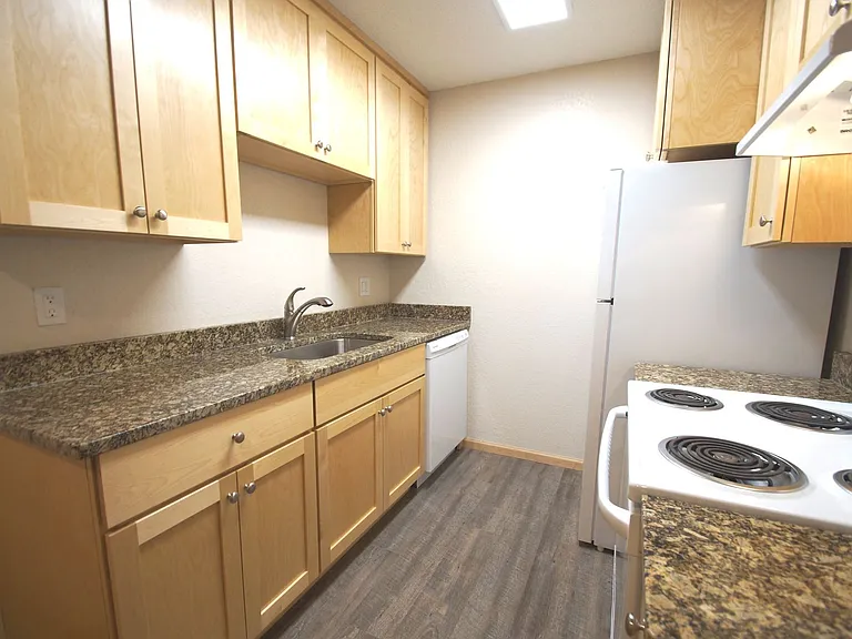 Larpenteur Estates Apartments — Photo 89