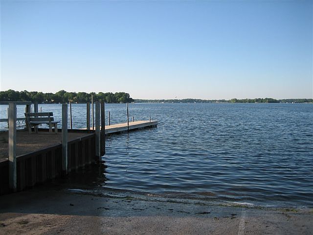 free dock, bench & boat ramp 5 minutes from house