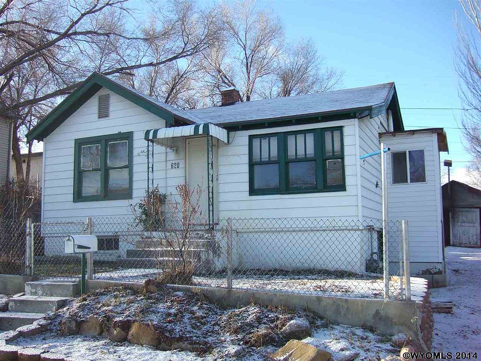 1st image of 620 4th Ave W