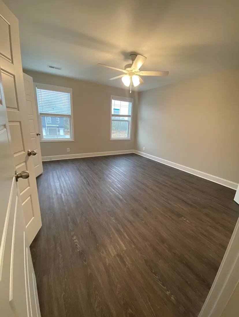 1024 Glenkirk Drive - D — Photo 3