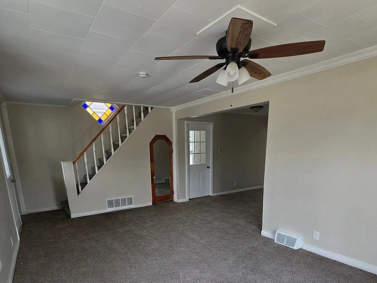 3 bed, 1.0 bath, 1100 sqft, $1,300 — Photo 4