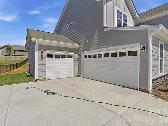 4th image of 1312 Knob Creek Dr