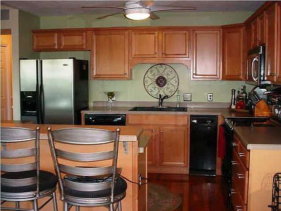 2nd image of 4319 Lakeshore Ln Unit 305