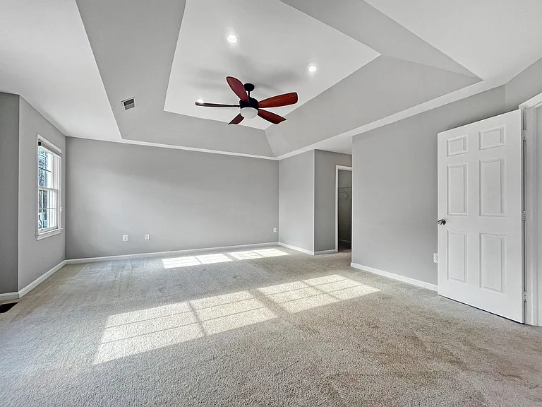 214 W Locust St — Photo 20