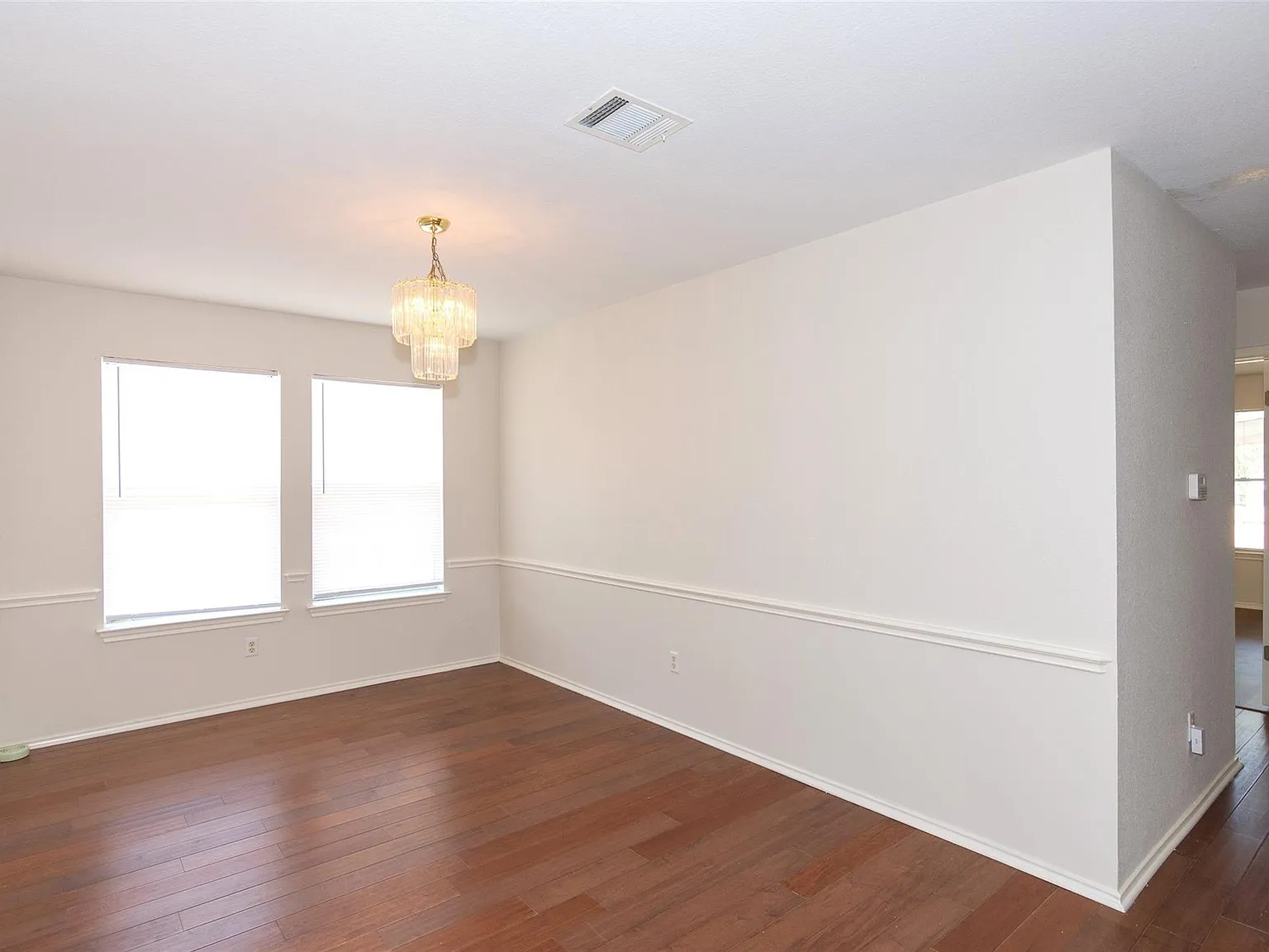 3 bed, 2.0 bath, 1660 sqft, $1,995 — Photo 3