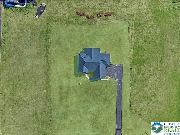 3rd image of 448 Long Lane Rd