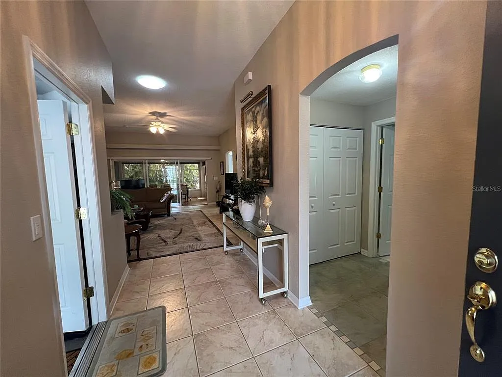 2 bed, 2.0 bath, 1373 sqft, $1,900 — Photo 4