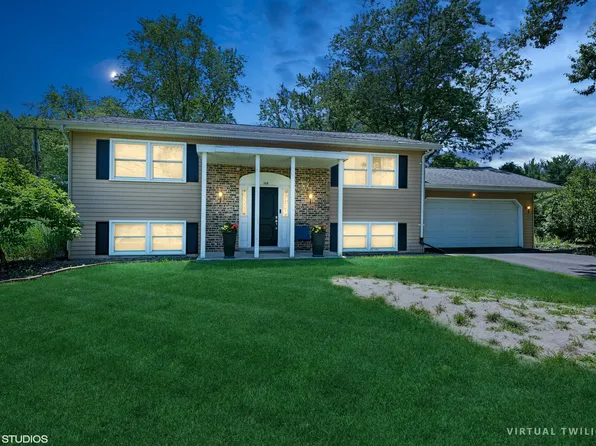 308 Green Acres Dr, Valparaiso, IN 46383