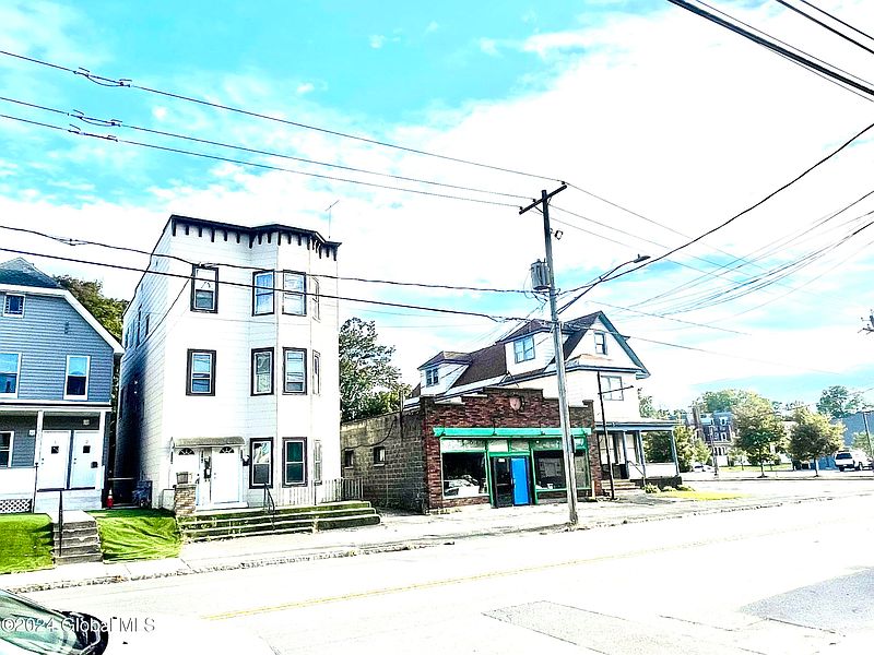 2nd image of 2116 Broadway