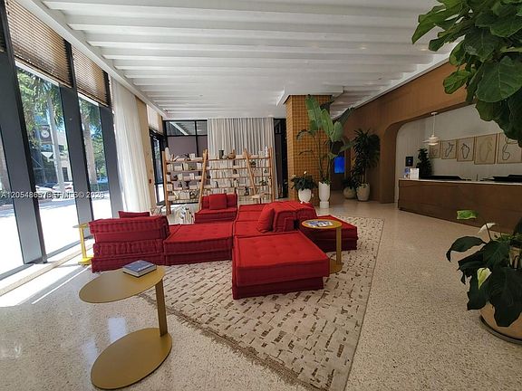 3rd image of 90 NE 32nd #609