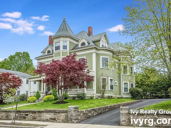 34 Walnut St #1, Watertown, MA 02472