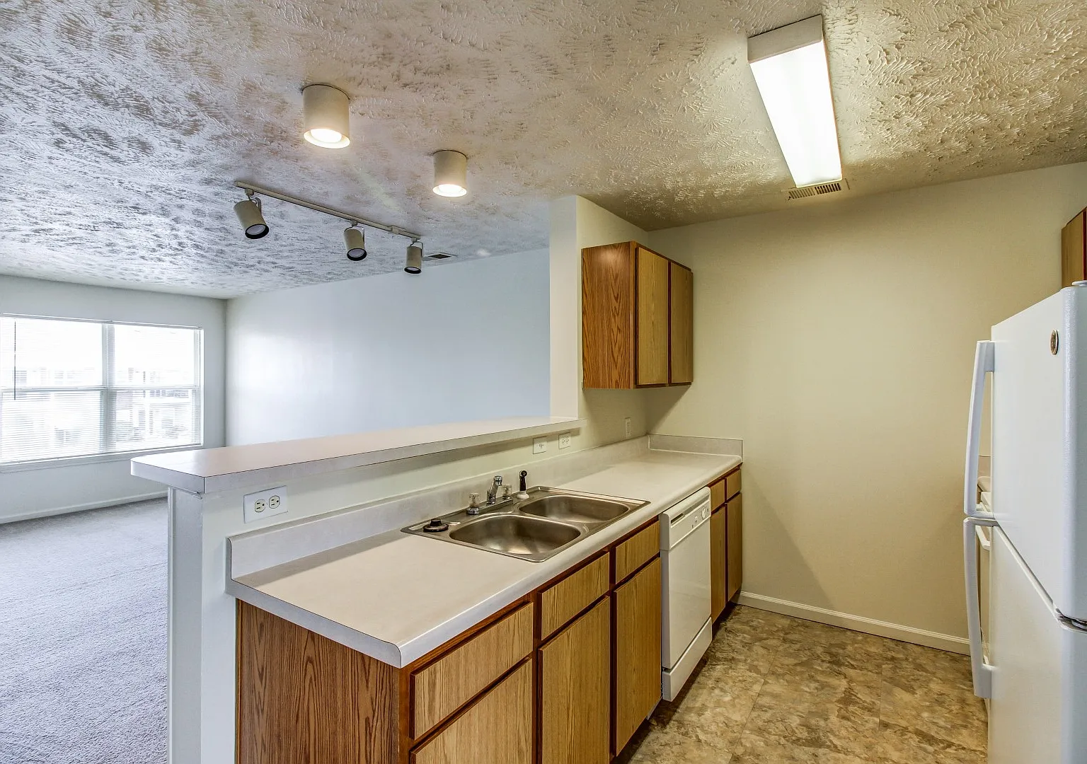Riverbend Apartment Homes — Photo 3