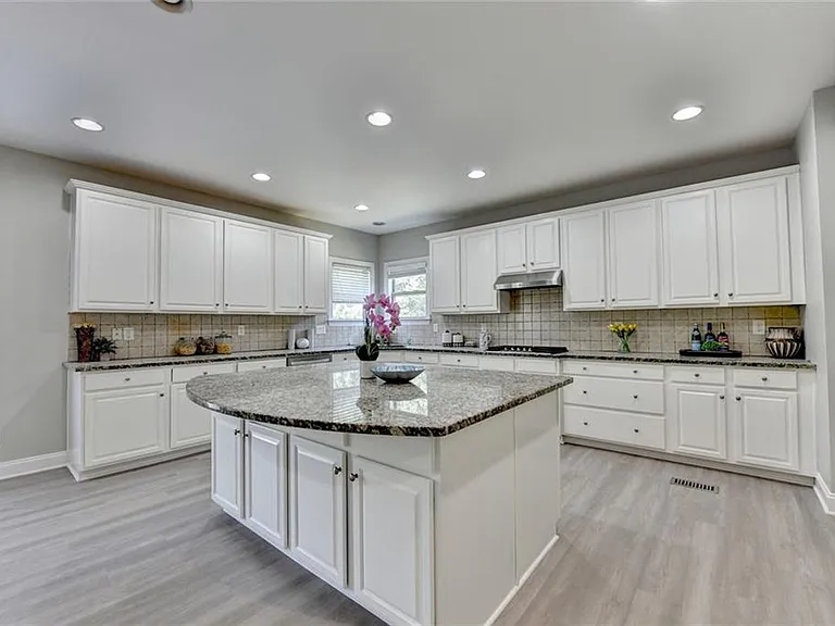 4805 Shelbourne Dr — Photo 36