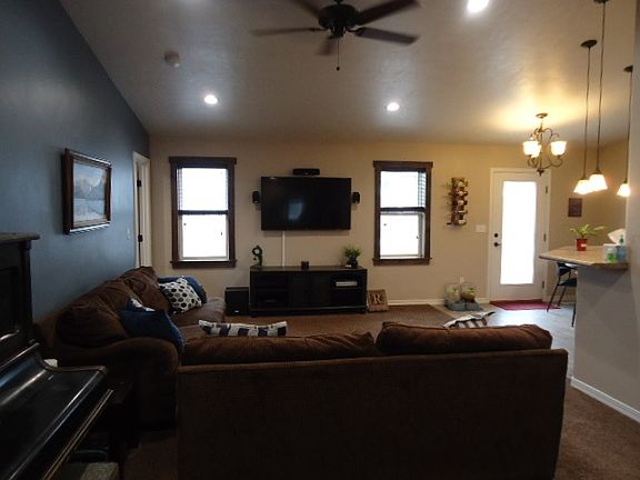 3rd image of 252 Horseshoe Dr