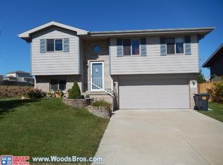 2711 NW Dahlia Dr, Lincoln, NE 68524