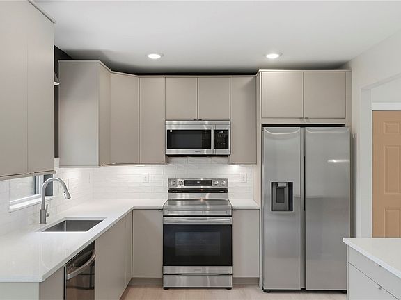 5th image of 14 Marisco Ln