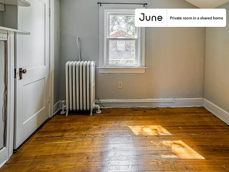 1214 Michigan Ave NE #F — Photo 2