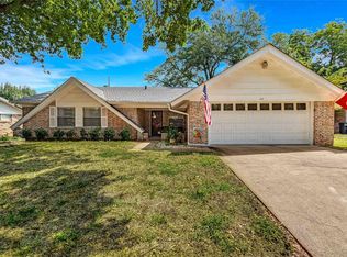 122 Poinsetta Cir, Terrell, TX 75160