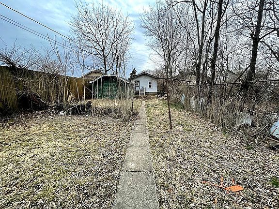 4th image of 578 Shoop Ave