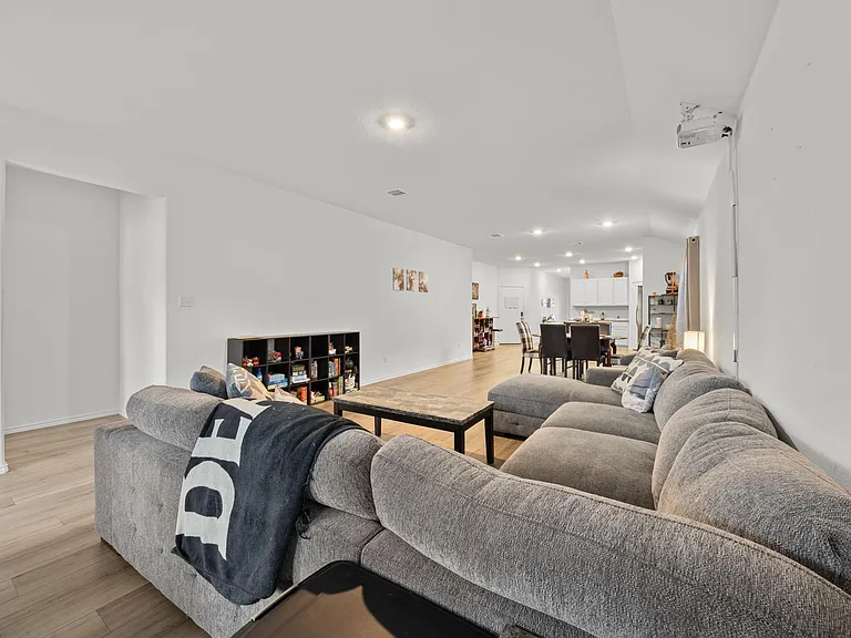 2321 Four Waters Loop — Photo 4