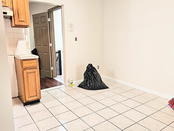 5th image of 5222 8th Ave #3